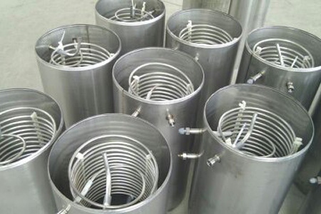 空氣能熱水器是外置盤管好還是內(nèi)置盤管好？