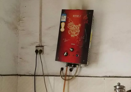 父女命喪家中女兒僅18歲，發(fā)現(xiàn)時(shí)熱水器還在燃燒